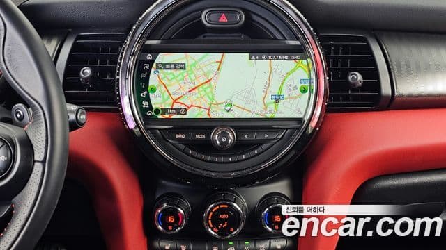 Mini Cooper S 2019 — ფოტო 19/20