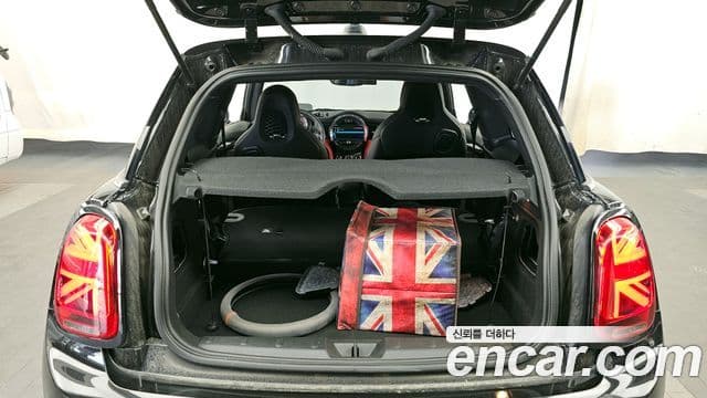 Mini Cooper S 2019 — ფოტო 4/20
