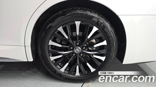 Toyota Alphard 2025 — Photo 11/43