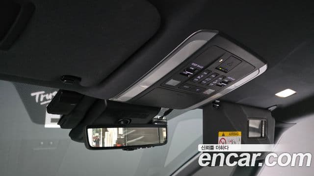 Toyota Alphard 2025 — Photo 39/43