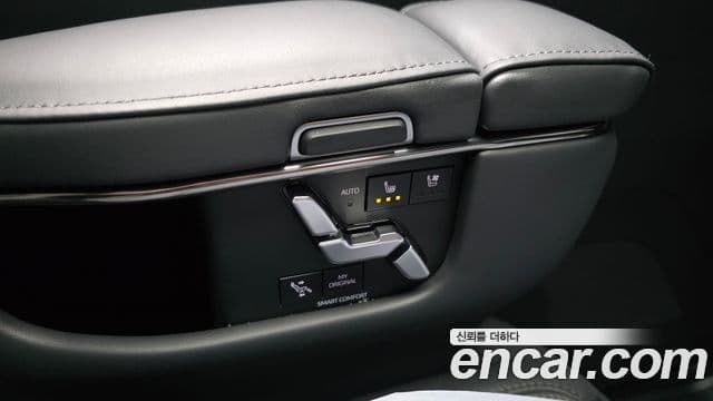 Toyota Alphard 2025 — Photo 29/43