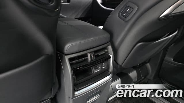 Toyota Alphard 2025 — Photo 2/43