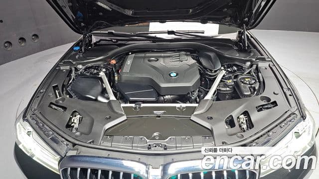 BMW 5 Series 2022 — Şəkil 19/20
