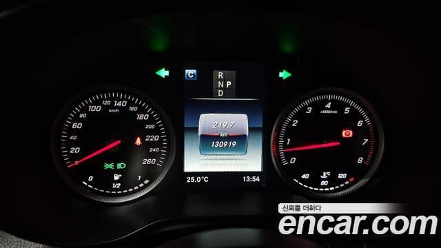 Mercedes-Benz GLC-Class 2019 — Şəkil 8/20