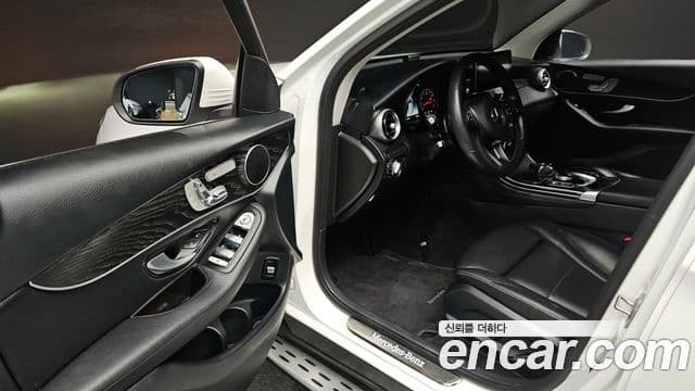 Mercedes-Benz GLC-Class 2019 — Şəkil 10/20