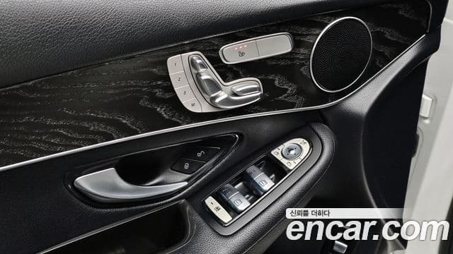 Mercedes-Benz GLC-Class 2019 — Şəkil 18/20