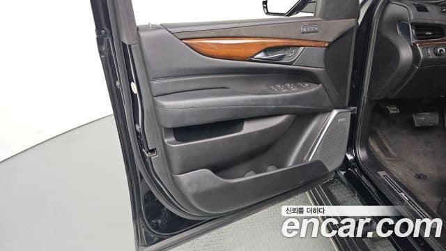 Cadillac Escalade 2020 — Photo 28/32