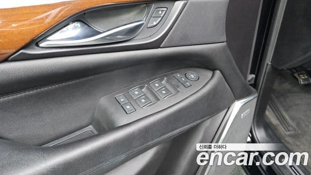 Cadillac Escalade 2020 — Photo 26/32
