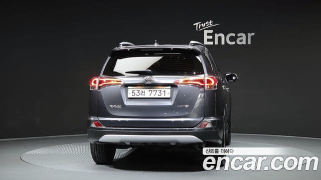 Toyota RAV4 2018 — Şəkil 4/20