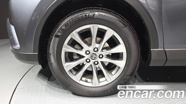 Toyota RAV4 2018 — Şəkil 5/20