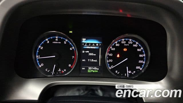 Toyota RAV4 2018 — Şəkil 8/20