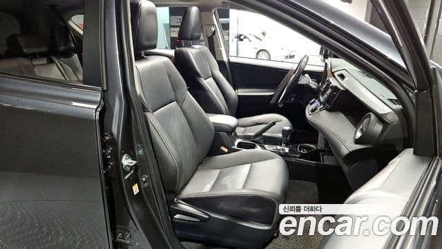 Toyota RAV4 2018 — Şəkil 12/20