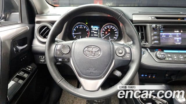 Toyota RAV4 2018 — Şəkil 13/20