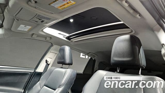 Toyota RAV4 2018 — Şəkil 19/20