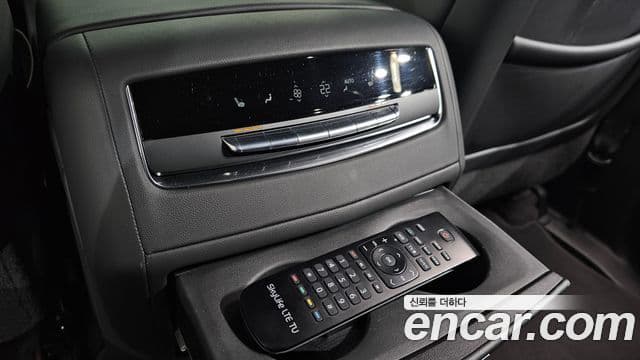 Cadillac Escalade 2022 — ფოტო 18/20