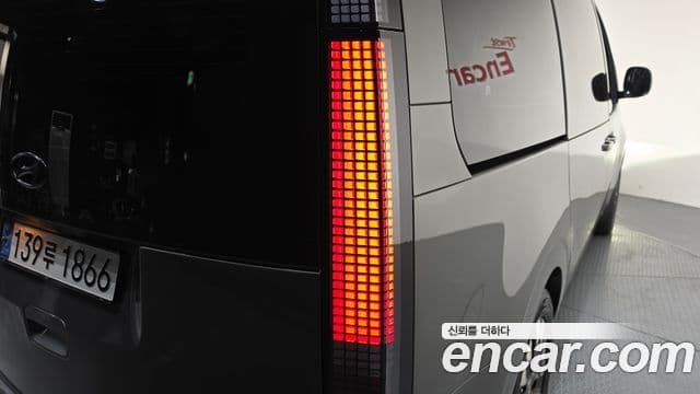 Hyundai Staria 2023 — Şəkil 2/36