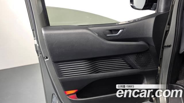 Hyundai Staria 2023 — Şəkil 10/36
