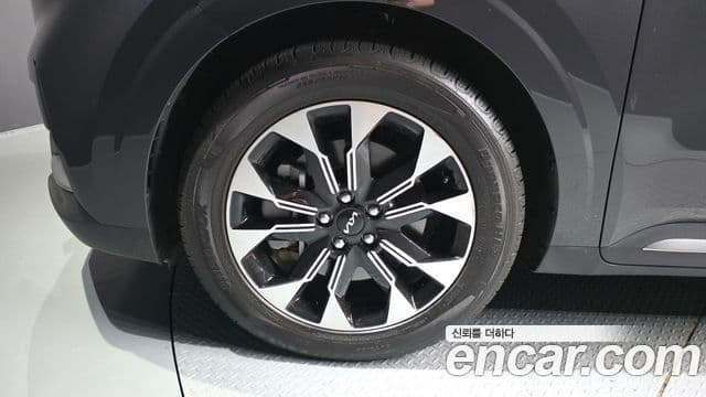 Kia Carnival 2023 — Фото 5/20