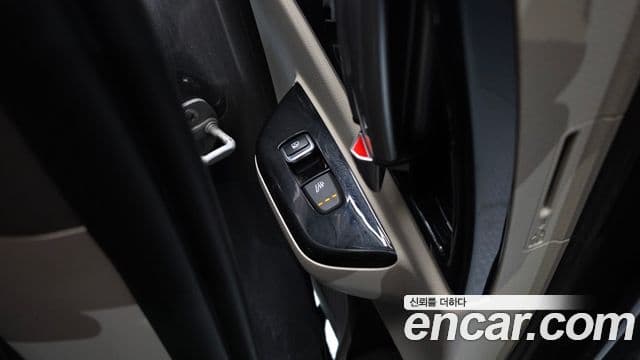 Kia Carnival 2023 — Фото 19/20