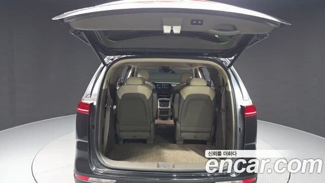 Kia Carnival 2023 — Фото 20/20