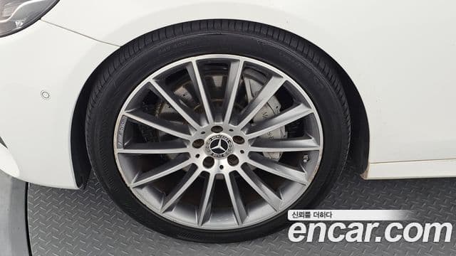 Mercedes-Benz E-Class 2018 — ფოტო 5/20