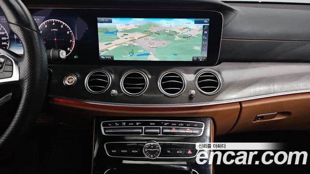 Mercedes-Benz E-Class 2018 — ფოტო 12/20
