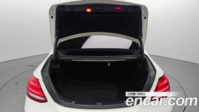Mercedes-Benz E-Class 2018 — фото 20 из 20