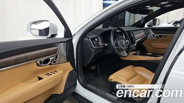 Volvo V90 Cross Country 2021 — ფოტო 10/20
