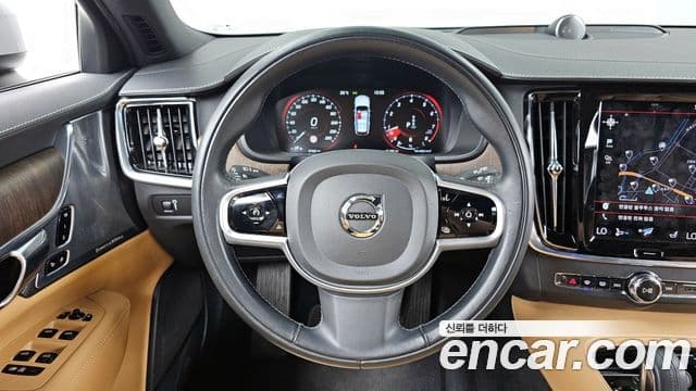 Volvo V90 Cross Country 2021 — ფოტო 13/20
