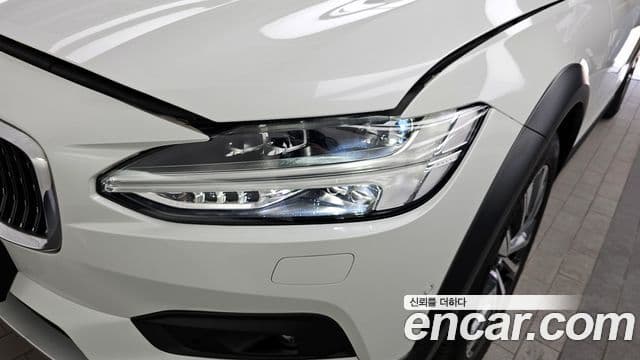 Volvo V90 Cross Country 2021 — Photo 9/34