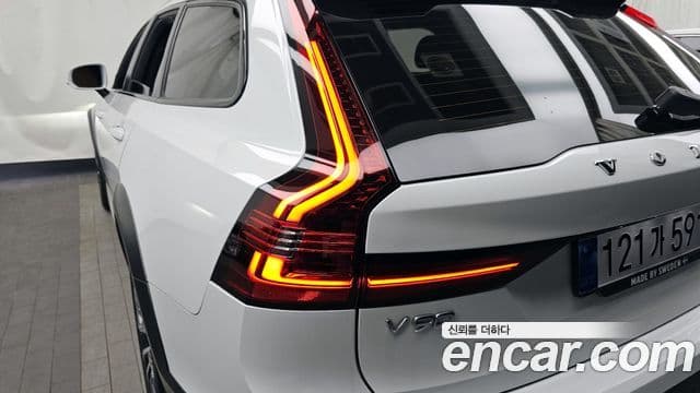 Volvo V90 Cross Country 2021 — Photo 8/34
