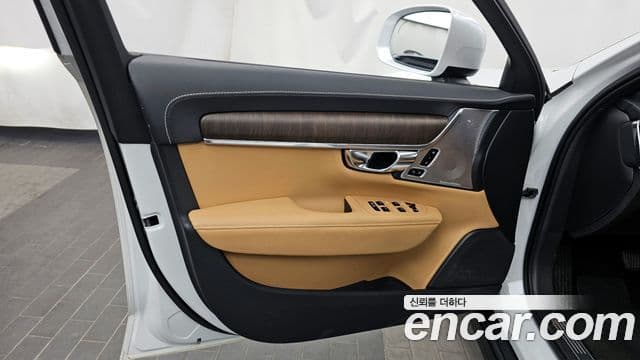 Volvo V90 Cross Country 2021 — Photo 10/34
