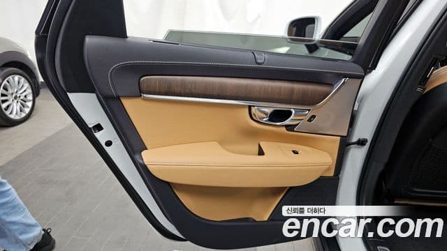 Volvo V90 Cross Country 2021 — Photo 22/34