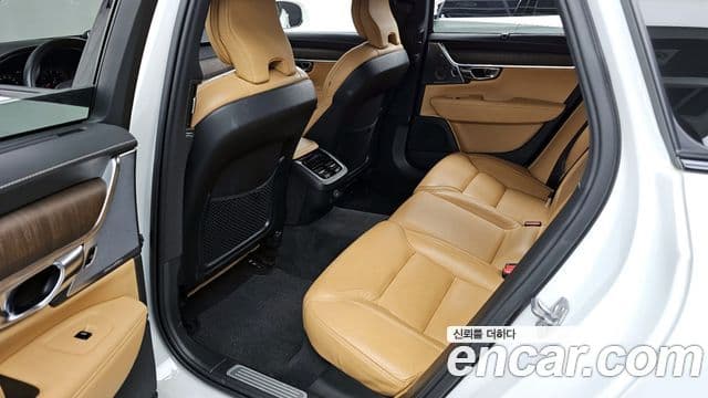 Volvo V90 Cross Country 2021 — Photo 2/34