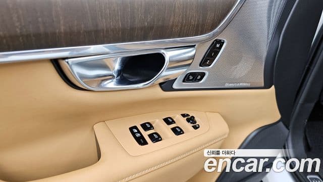 Volvo V90 Cross Country 2021 — Photo 13/34