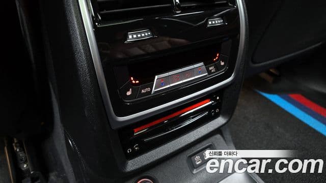 BMW X7 2021 — ფოტო 18/20