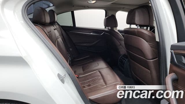 BMW 5 Series 2018 — Şəkil 12/20