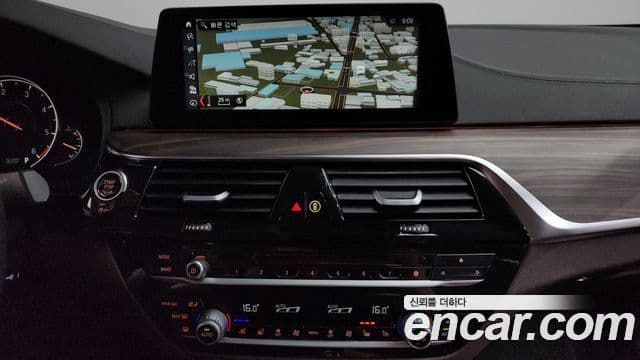 BMW 5 Series 2018 — Şəkil 13/20