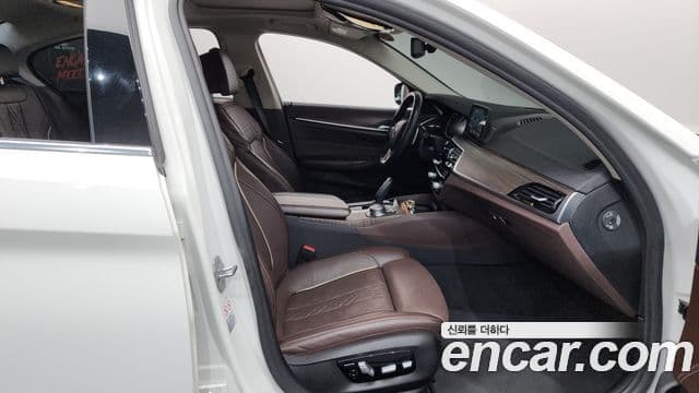 BMW 5 Series 2018 — Photo 2/34