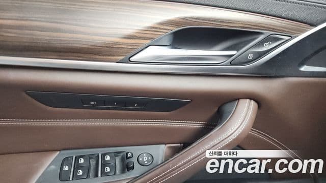 BMW 5 Series 2018 — Photo 1/34