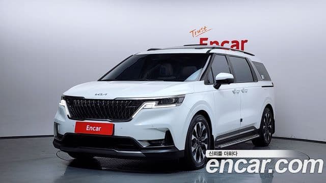 Kia Carnival 2021 — фото 1 из 20