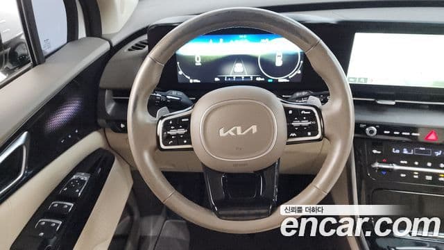 Kia Carnival 2021 — фото 13 из 20