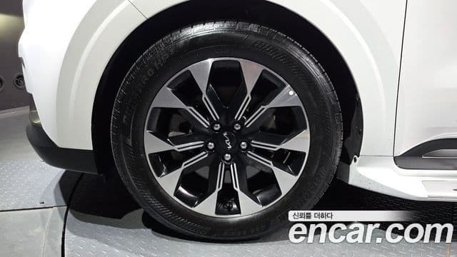 Kia Carnival 2022 — ფოტო 5/20