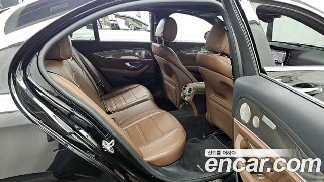 Mercedes-Benz E-Class 2021 — Şəkil 12/20