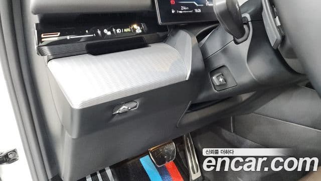 BMW 5 Series 2024 — Photo 15/41