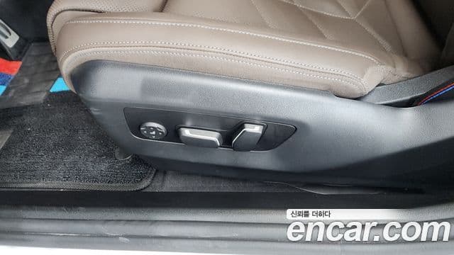 BMW 5 Series 2024 — Photo 34/41