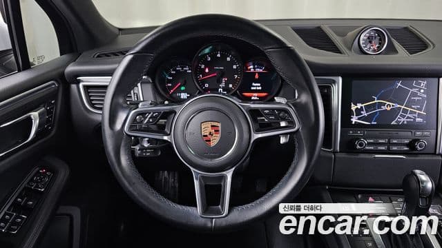 Porsche Macan 2018 — Şəkil 12/20