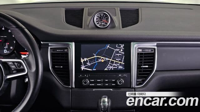 Porsche Macan 2018 — Şəkil 13/20