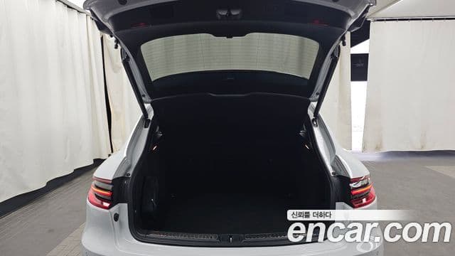 Porsche Macan 2018 — Şəkil 19/20