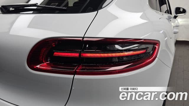 Porsche Macan 2018 — Photo 10/32